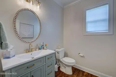 Bath - 110 E Conolly Ct, Hampstead, NC 28443 photo 1 of 5