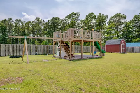 Exterior - 110 E Conolly Ct, Hampstead, NC 28443 photo 8 of 13