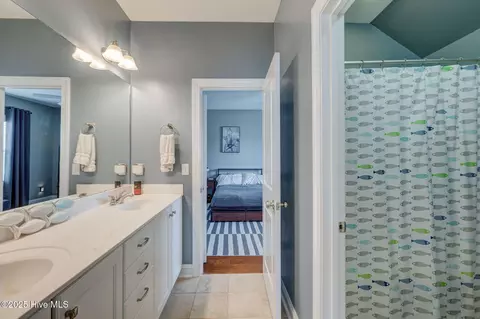 Bath - 110 E Conolly Ct, Hampstead, NC 28443 photo 4 of 5