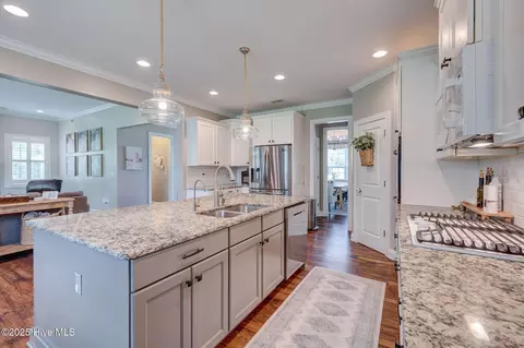 Kitchen - 110 E Conolly Ct, Hampstead, NC 28443 photo 4 of 5