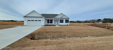 639 Bright Harvest Dr, Maysville, NC 28555