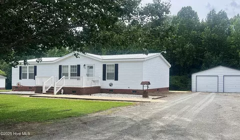 202 Purple Iris Dr, Pikeville, NC 27863