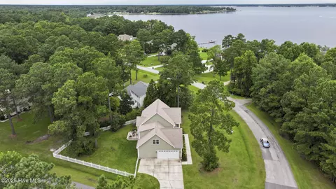 637 White Oak Xing, Swansboro, NC 28584