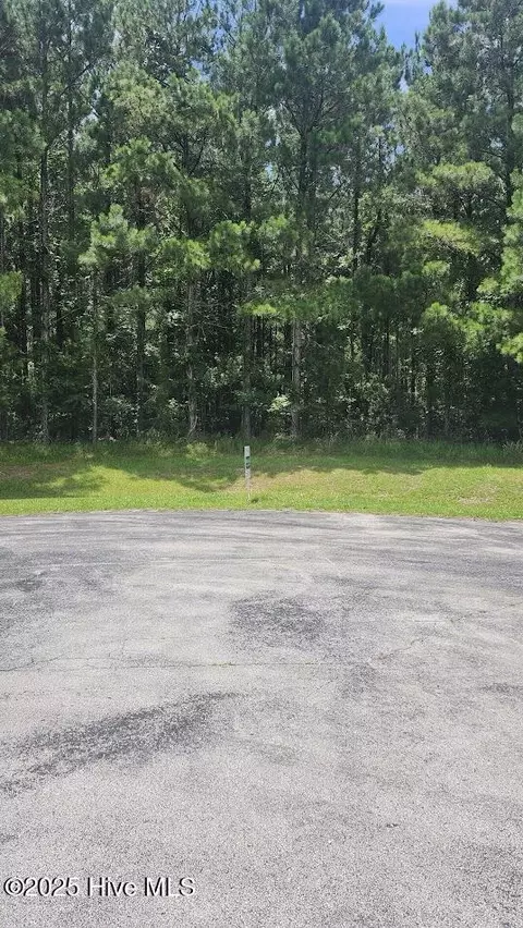 105 Zachary Ct, Beaufort, NC 28516
