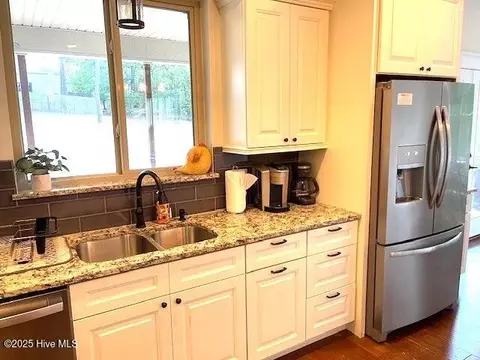 Kitchen - 6 Raintree Ct, Pinehurst, NC 28374 photo 4 of 5