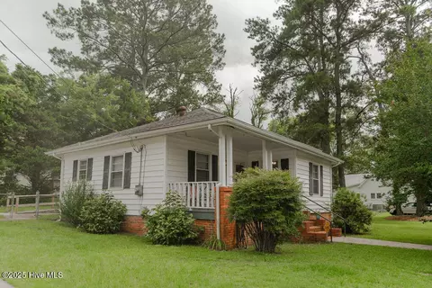 107 4th St, Cordova, NC 28330