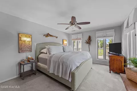Bedroom - 938 E Bayside Dr, Chocowinity, NC 27817 photo 2 of 5