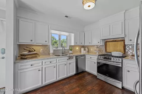 Kitchen - 938 E Bayside Dr, Chocowinity, NC 27817 photo 3 of 6