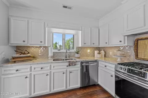 Kitchen - 938 E Bayside Dr, Chocowinity, NC 27817 photo 4 of 6