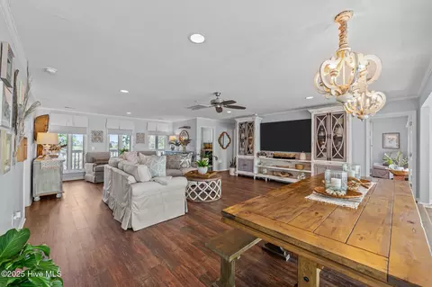 Dining - 938 E Bayside Dr, Chocowinity, NC 27817 photo 4 of 5
