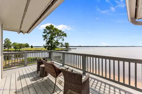 Exterior - 938 E Bayside Dr, Chocowinity, NC 27817 photo 9 of 12