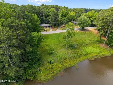 1410 Valencia Dr, Fayetteville, NC 28303