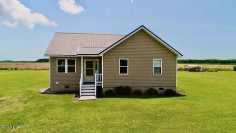269 Lakeview Rd, Engelhard, NC 27824
