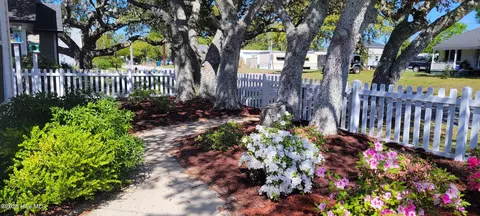 2011 Fisher St, Morehead City, NC 28557