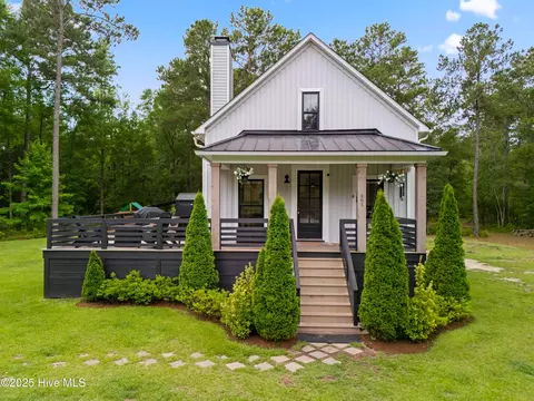 561 Meeks Creek Dr, Rocky Point, NC 28457
