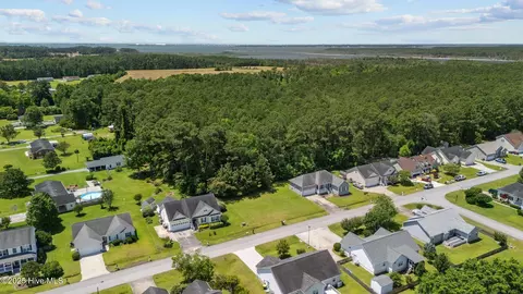 107 Madison Bay Dr, Beaufort, NC 28516