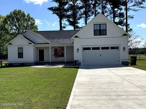 9667 Sturgeon Dr NE, Leland, NC 28451