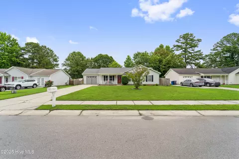 109 King St, Jacksonville, NC 28540
