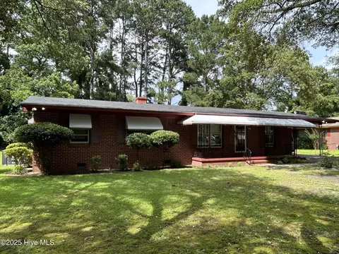 202 Marcellus St, Laurinburg, NC 28352