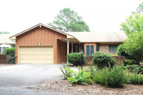 711 Burlwood Dr, Southern Pines, NC 28387