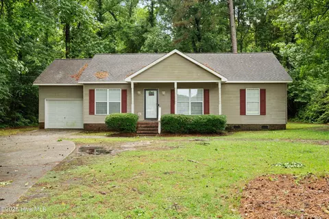 330 Brookfield Dr, Wilmington, NC 28405