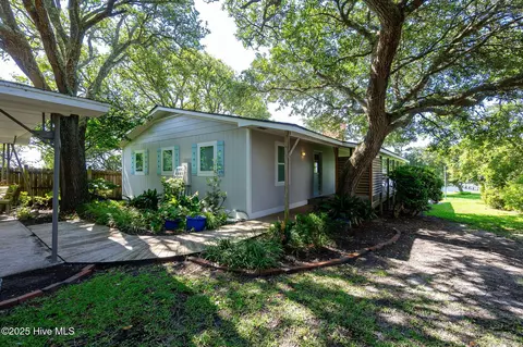1843 Highway 24, Newport, NC 28570