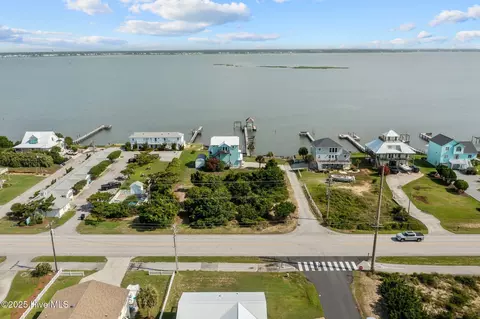 2302 Emerald Dr, Emerald Isle, NC 28594