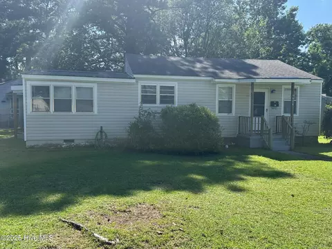 2203 High School Dr, New Bern, NC 28560