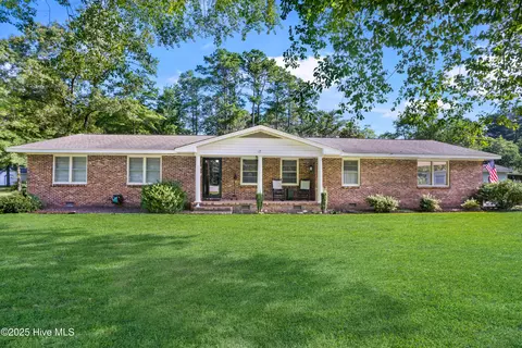 13441 Oakwood Dr, Laurinburg, NC 28352