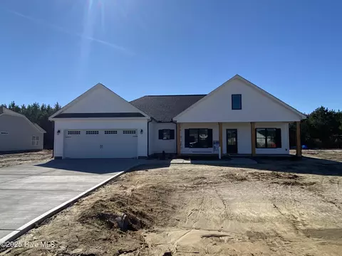 108 Rae Dr, Pikeville, NC 27863