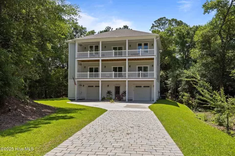 8805 Sound View Ct, Emerald Isle, NC 28594
