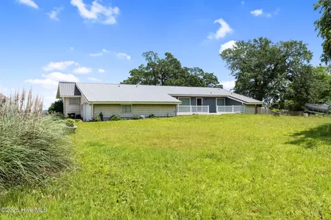 110 Gull Dr, Sneads Ferry, NC 28460