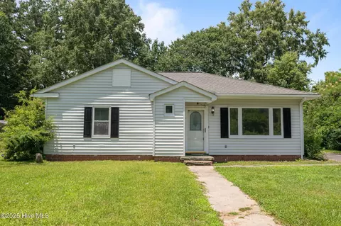 616 Larkspur Rd, Kinston, NC 28501