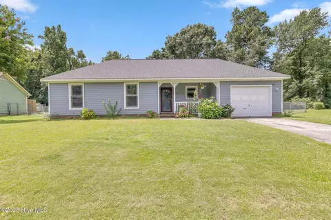 221 Woodcrest Ct, Jacksonville, NC 28540