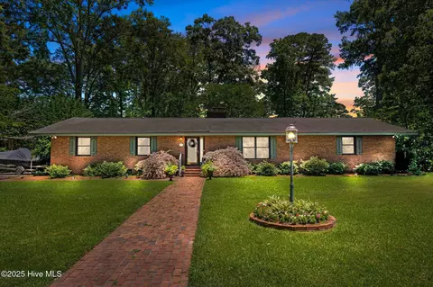 1905 Saint George Pl, Kinston, NC 28504