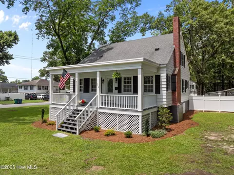 302 Simmons St, Washington, NC 27889