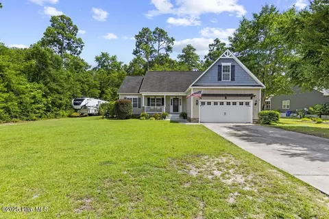 1715 Chadwick Shores Dr, Sneads Ferry, NC 28460