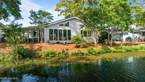 111 Mcginnis Dr, Pine Knoll Shores, NC 28512