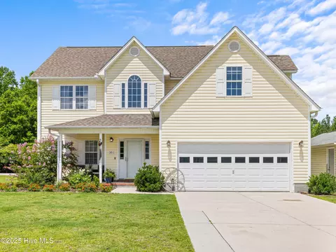301 Gus Ct, Richlands, NC 28574