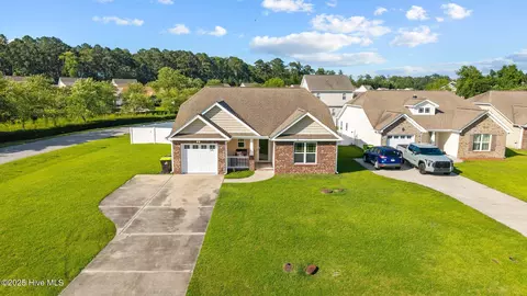 101 Falcon Landing Ct, New Bern, NC 28560