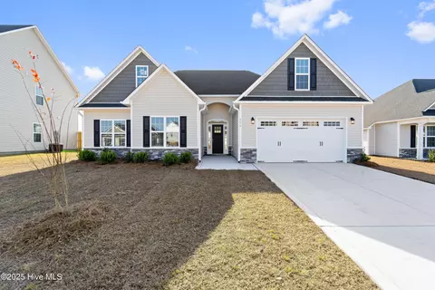 556 Appalachian Trl N, Jacksonville, NC 28546