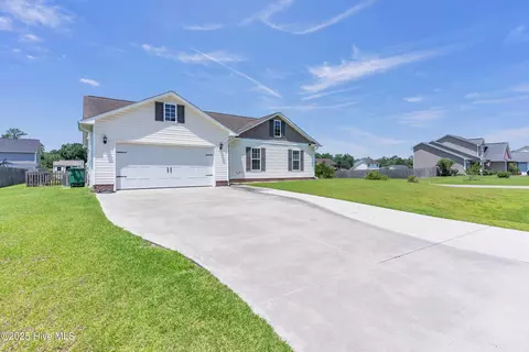 312 Springcreek Ct, Hubert, NC 28539