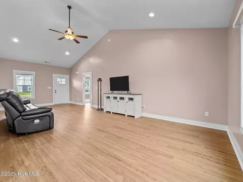 Living - 500 Perth Ct, Hubert, NC 28539 photo 4 of 4