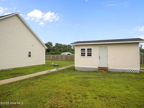 Exterior - 500 Perth Ct, Hubert, NC 28539 photo 2 of 8