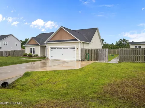 Exterior - 500 Perth Ct, Hubert, NC 28539 photo 4 of 8