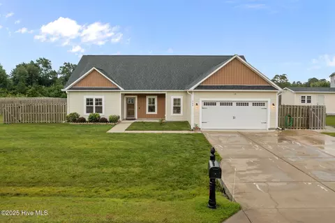 500 Perth Ct, Hubert, NC 28539