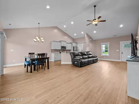 Living - 500 Perth Ct, Hubert, NC 28539 photo 1 of 4
