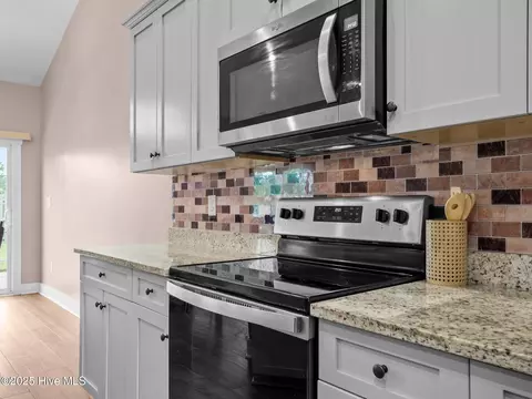 Kitchen - 500 Perth Ct, Hubert, NC 28539 photo 5 of 5