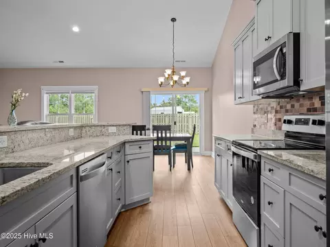 Kitchen - 500 Perth Ct, Hubert, NC 28539 photo 4 of 5