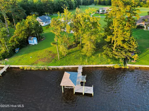 434 Southern Plantation Dr S, Oriental, NC 28571